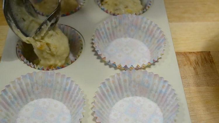 pune aluatul în formă