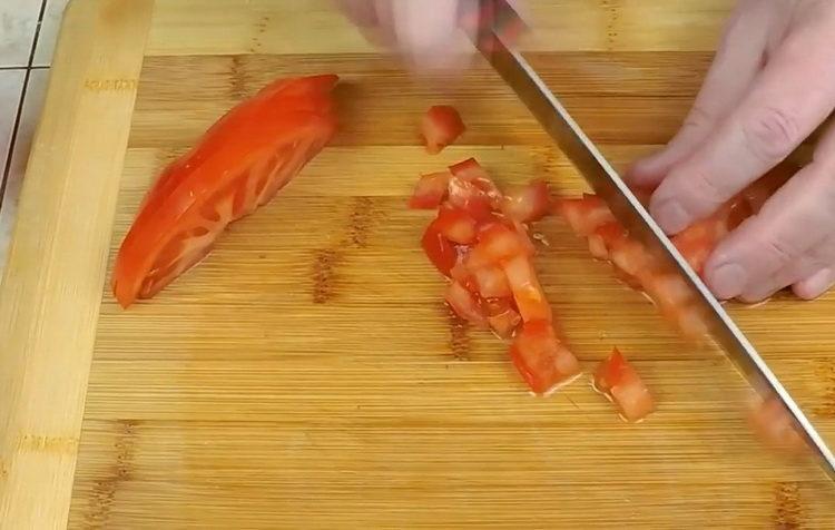 нарязваме доматите