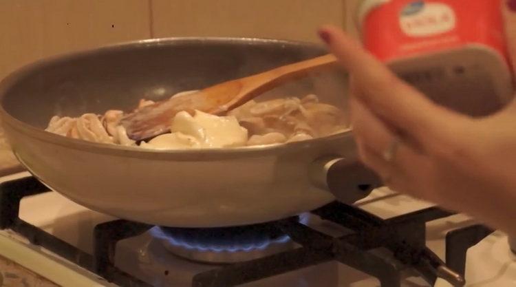 добавете сирене