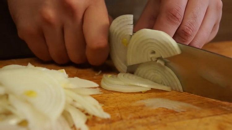 se toacă ceapa