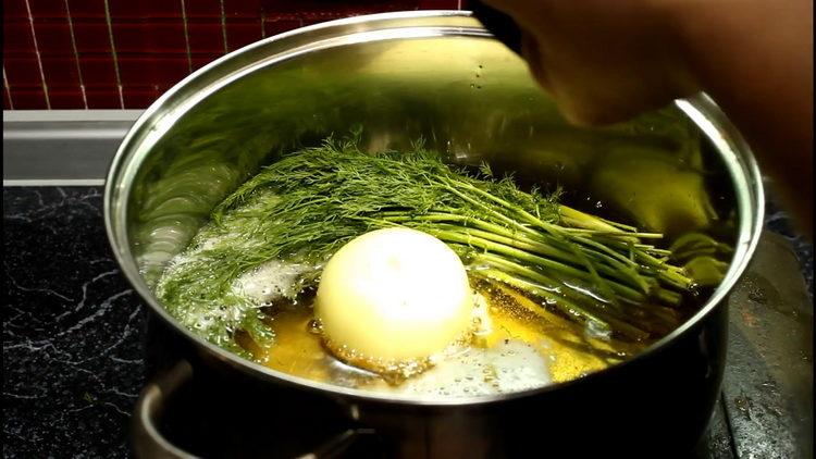 ajouter l'oignon et l'aneth