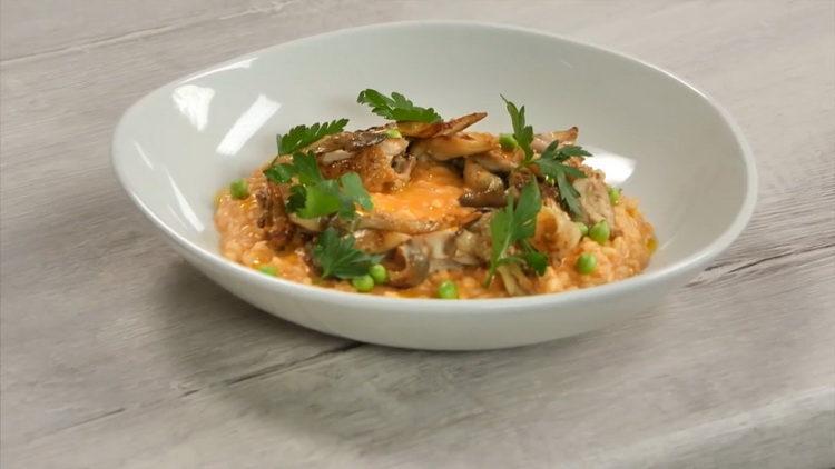 Savoureux risotto au poulet et aux champignons