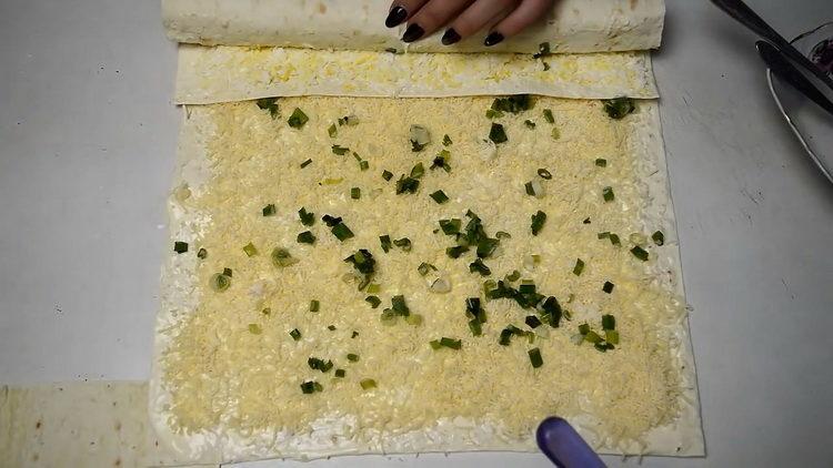 Настържете сирене