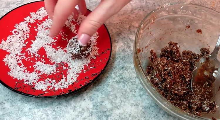 espolvorea dulces en chips de maíz