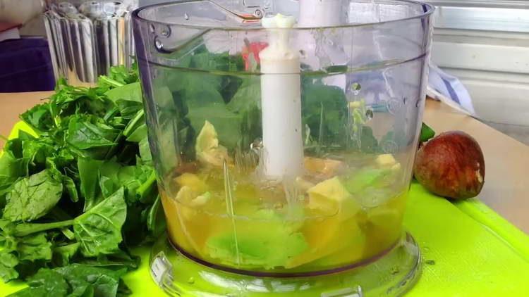 לשפוך מיץ תפוחים