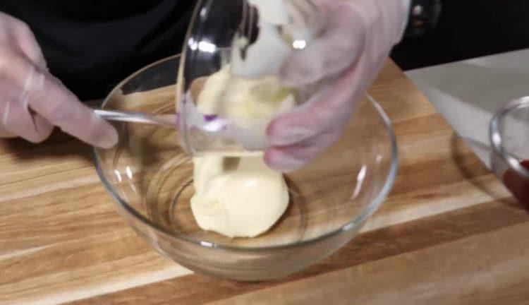 mix Japanese mayonnaise and sesame oil