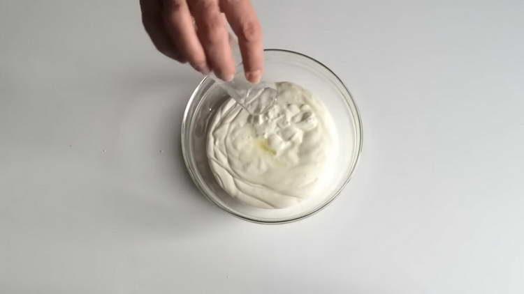 изсипете лимонов сок