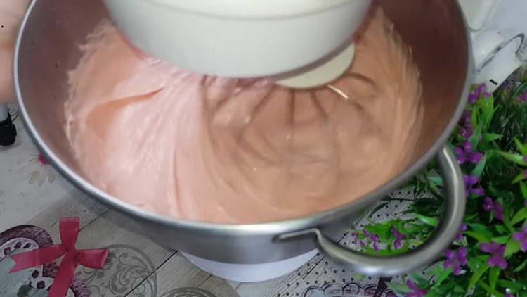 fouetter la crème avec un mixeur