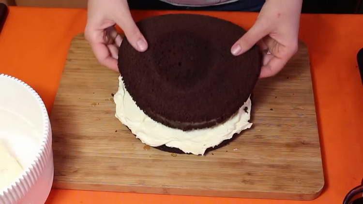 grease cakes with cream