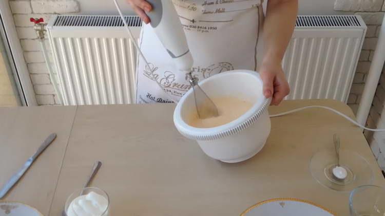 battre les oeufs avec du sucre