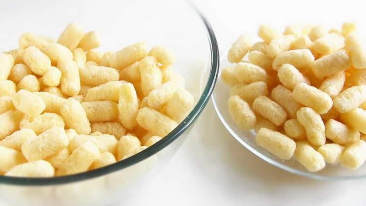 разделете царевичните пръчици на две