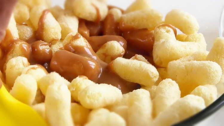 изсипете маслото в пръчици