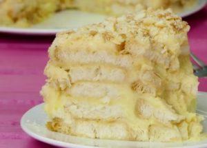 făcând un tort fantastic din urechile de prăjituri