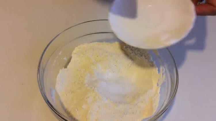 mezclar harina y azúcar