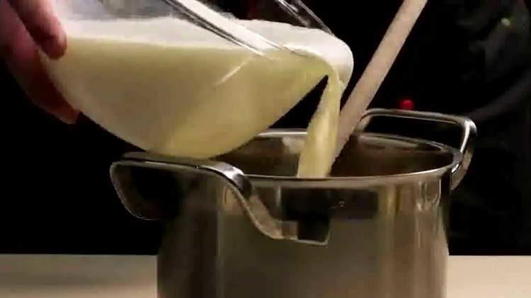 turnați laptele în ouă