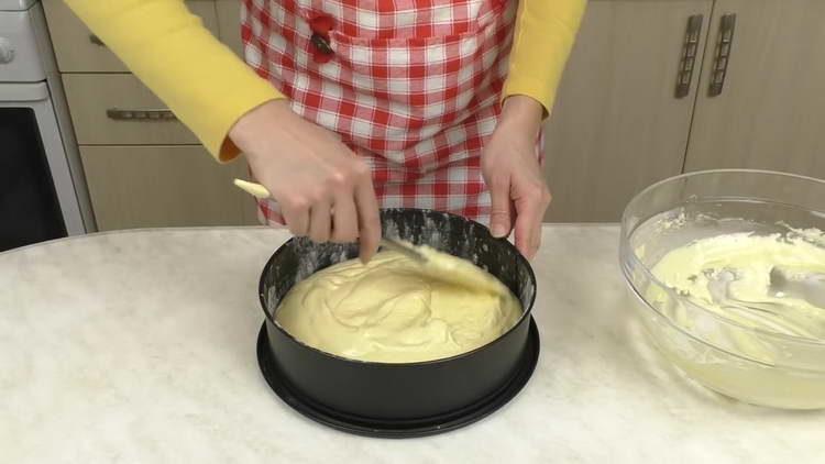 pune aluatul în formă