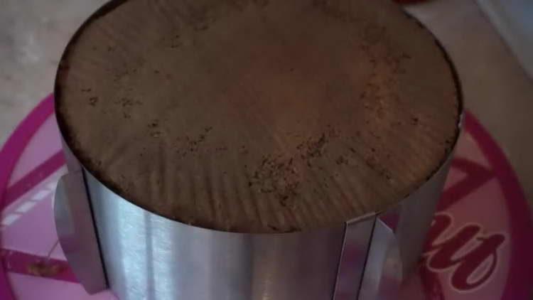 lay out the top cake