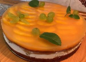 O rețetă pas cu pas simplă pentru a face un tort delicios cu cremă de caș și jeleu cu o fotografie. Compoziție de ingrediente, conținut de calorii, inventar și ustensile, rețetă video