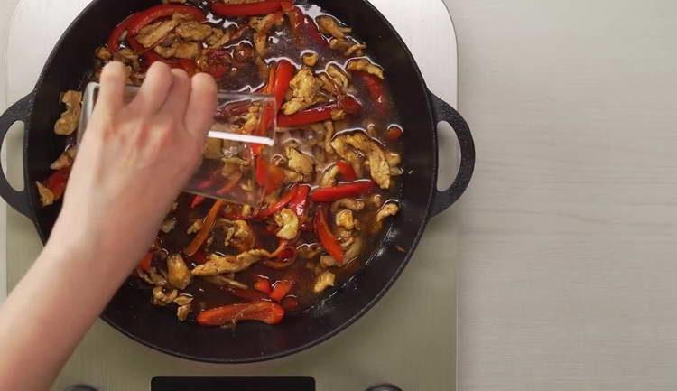 Häll vatten i pannan